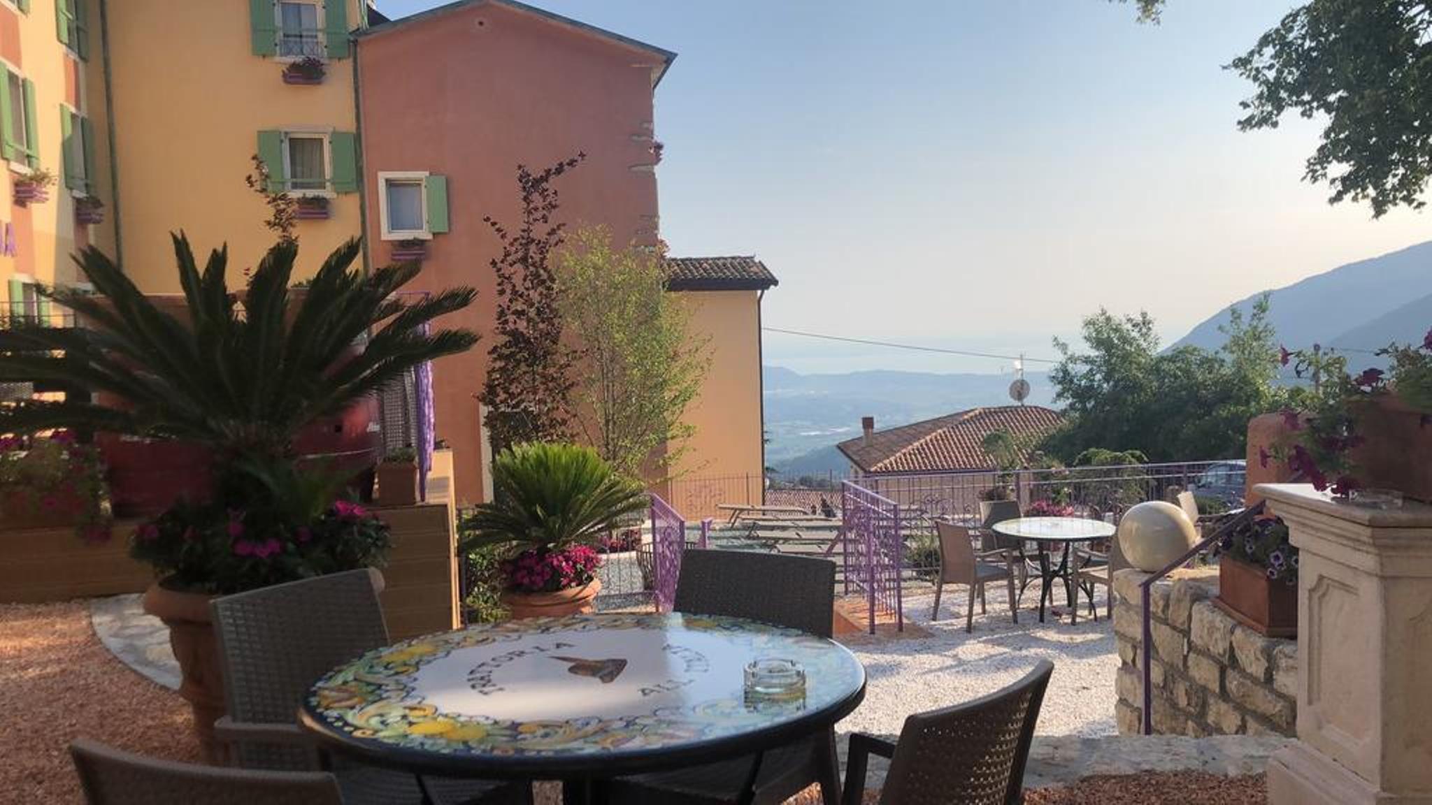 Hotel Corona Spiazzi Di Caprino Esterno foto