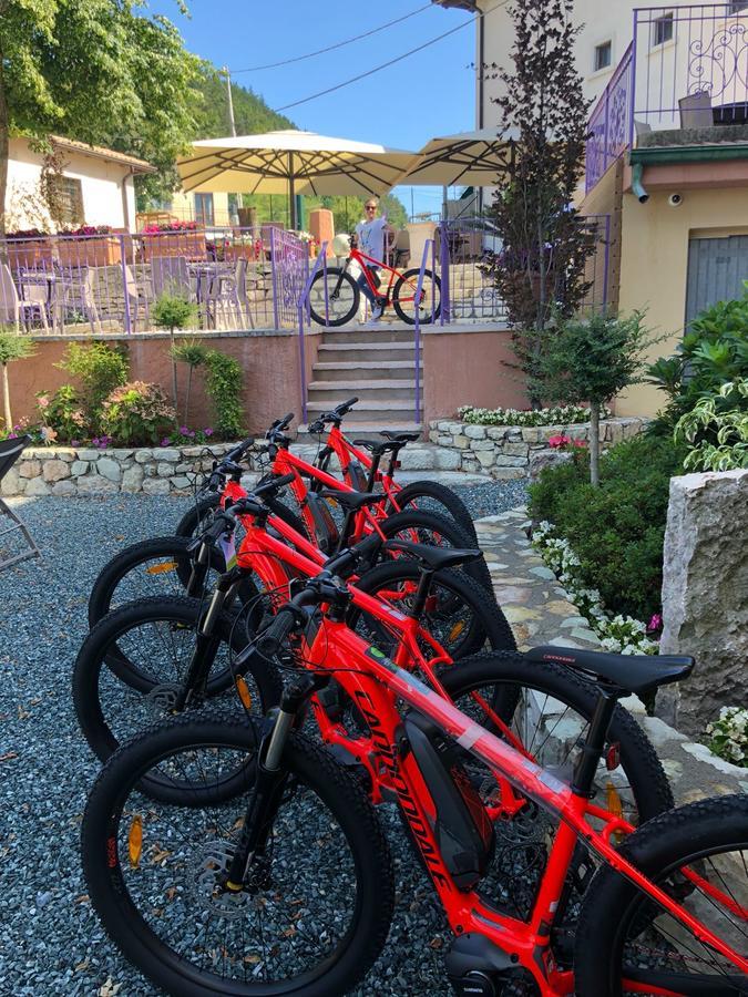 Hotel Corona Spiazzi Di Caprino Esterno foto