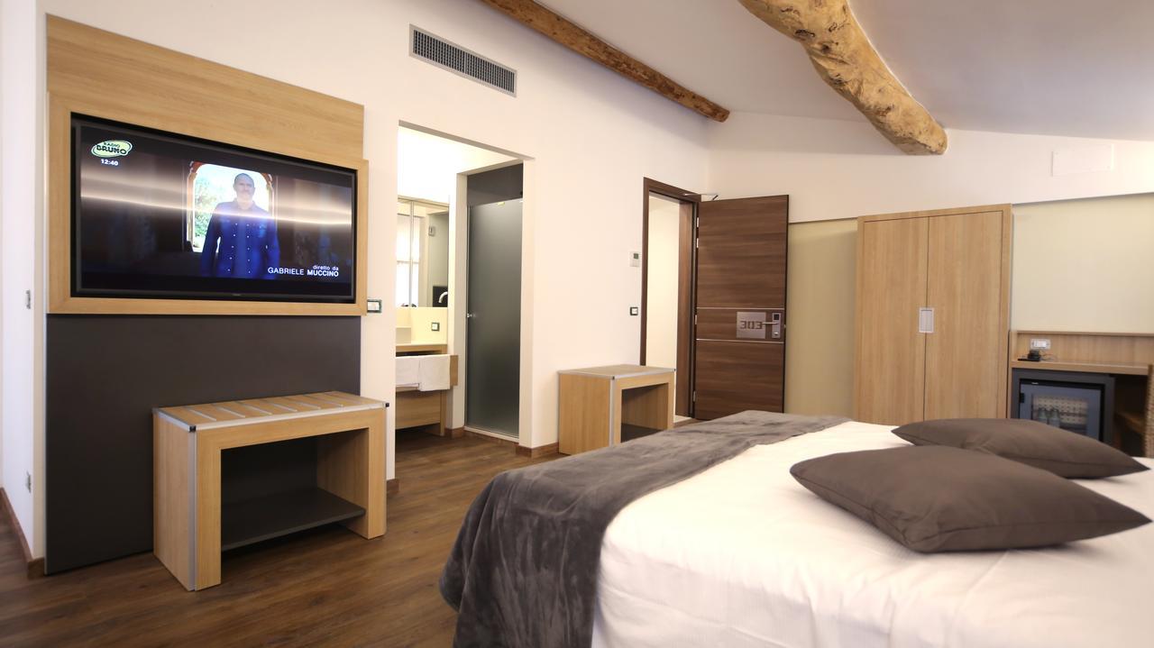 Hotel Corona Spiazzi Di Caprino Esterno foto