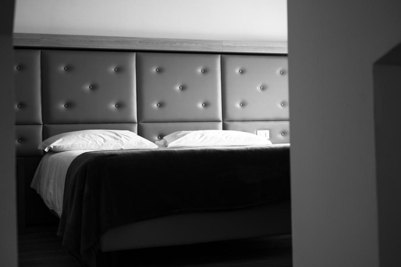 Hotel Corona Spiazzi Di Caprino Esterno foto